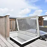 아파트 Beautiful House By The Sea On A-location