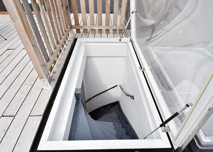 Beautiful House By The Sea On A-location *