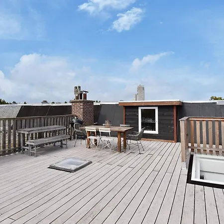 Beautiful House By The Sea On A-location *