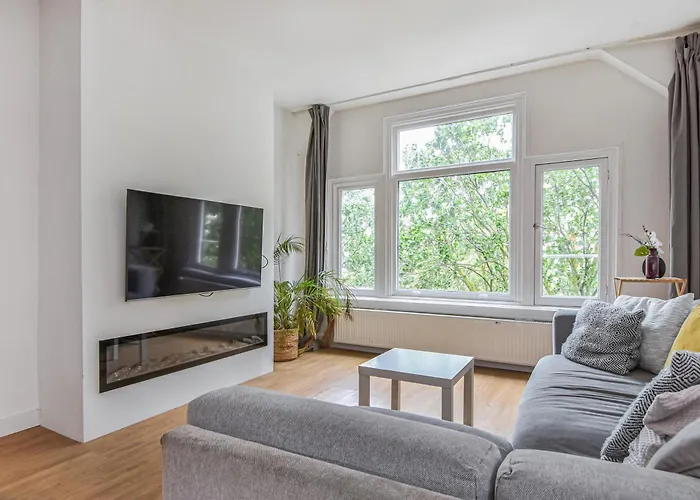 Beautiful House By The Sea On A-location